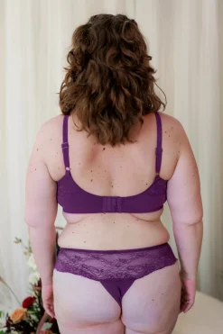 Amalie String -*Careless Hot