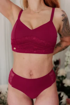 Amalie String -*Careless New