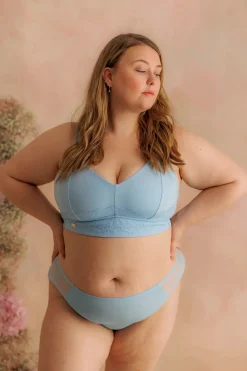 Amanda Basic Bra Big Cup -*Careless Clearance