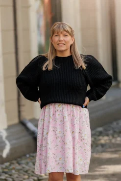 Leah Genser -*Careless Online