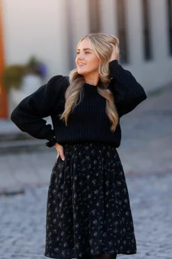 Leah Genser -*Careless Online