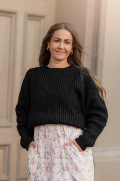 Leah Genser -*Careless Online